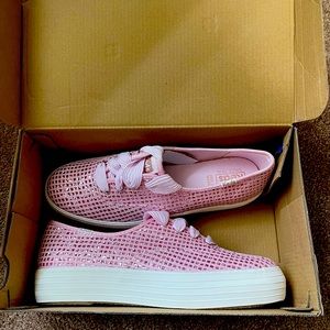 Size 8 brand new Keds. Still in box.